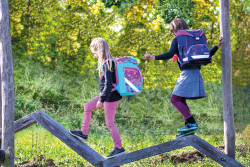 Schoolbag, 2 children on the p...