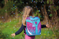 Schoolbag, Girl with bubbles