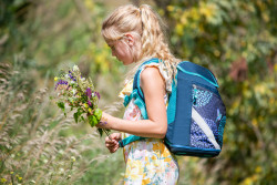 Schoolbag, 1 girl with flowers...