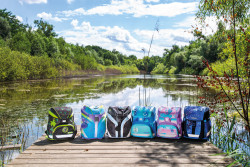 7 Schoolbags at the water