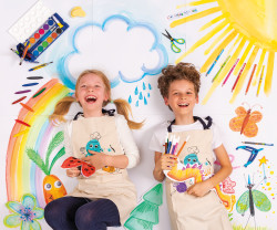 Children in front of a big pic...